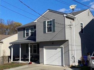 112 Worcester Ave, Riverside, RI 02915