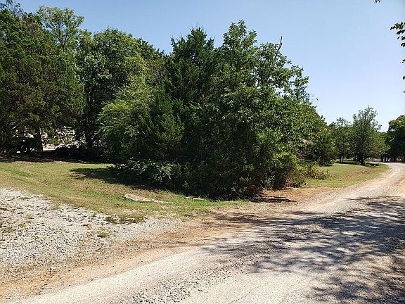 Front driveway Entrance