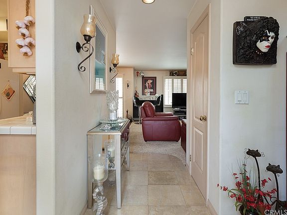 4th image of 530 Sierra Pl Unit 4