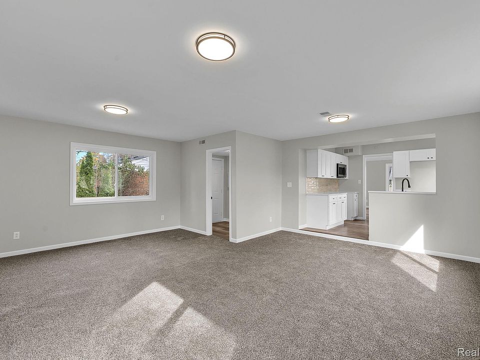 32239 Chester St, photo 13