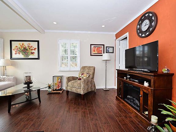 4th image of 3033 Columbine St