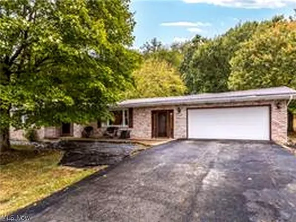1715 Brandon Dr, Wellsville, OH 43968