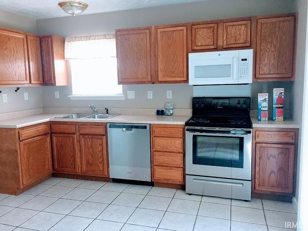 3 bed, 2.0 bath, 1236 sqft, $1,595 — Photo 3