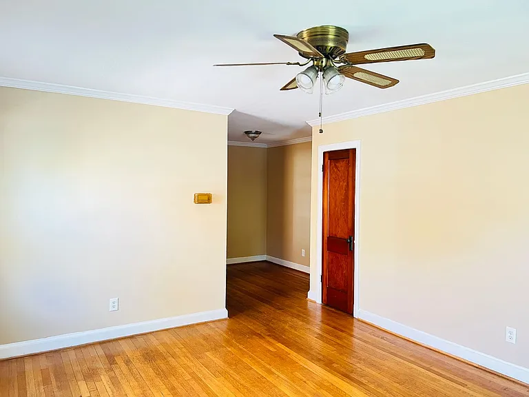 8505 Greenwood Ave — Photo 1