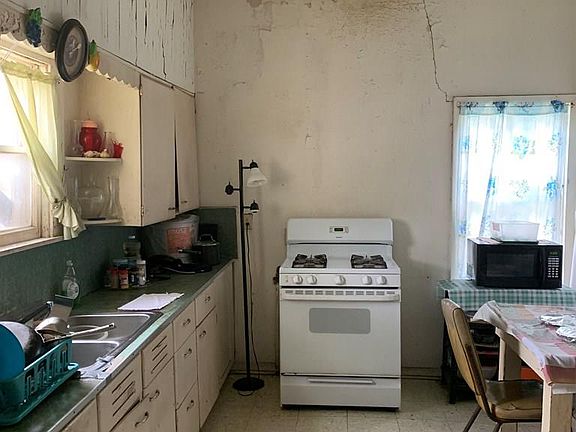 4th image of 103 E Jefferson St