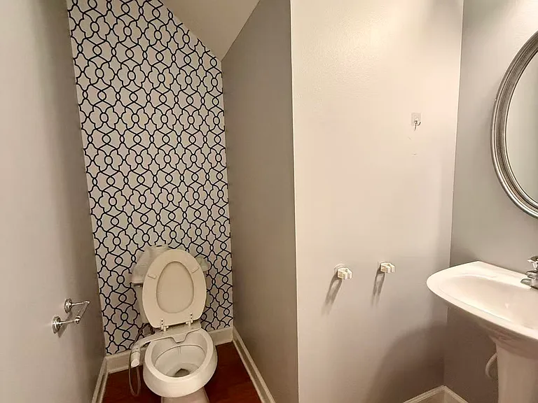 1656 Oakbrook Lake Dr — Photo 13