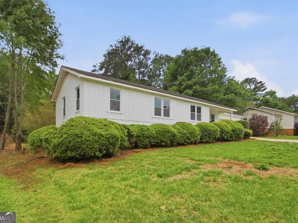 6867 Laurelwood Dr, Douglasville, GA 30135
