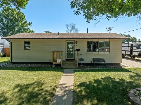 2 22nd St NW, Minot, ND 58703