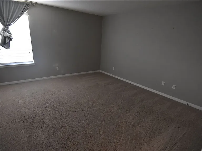 433 Livorno Way — Photo 18