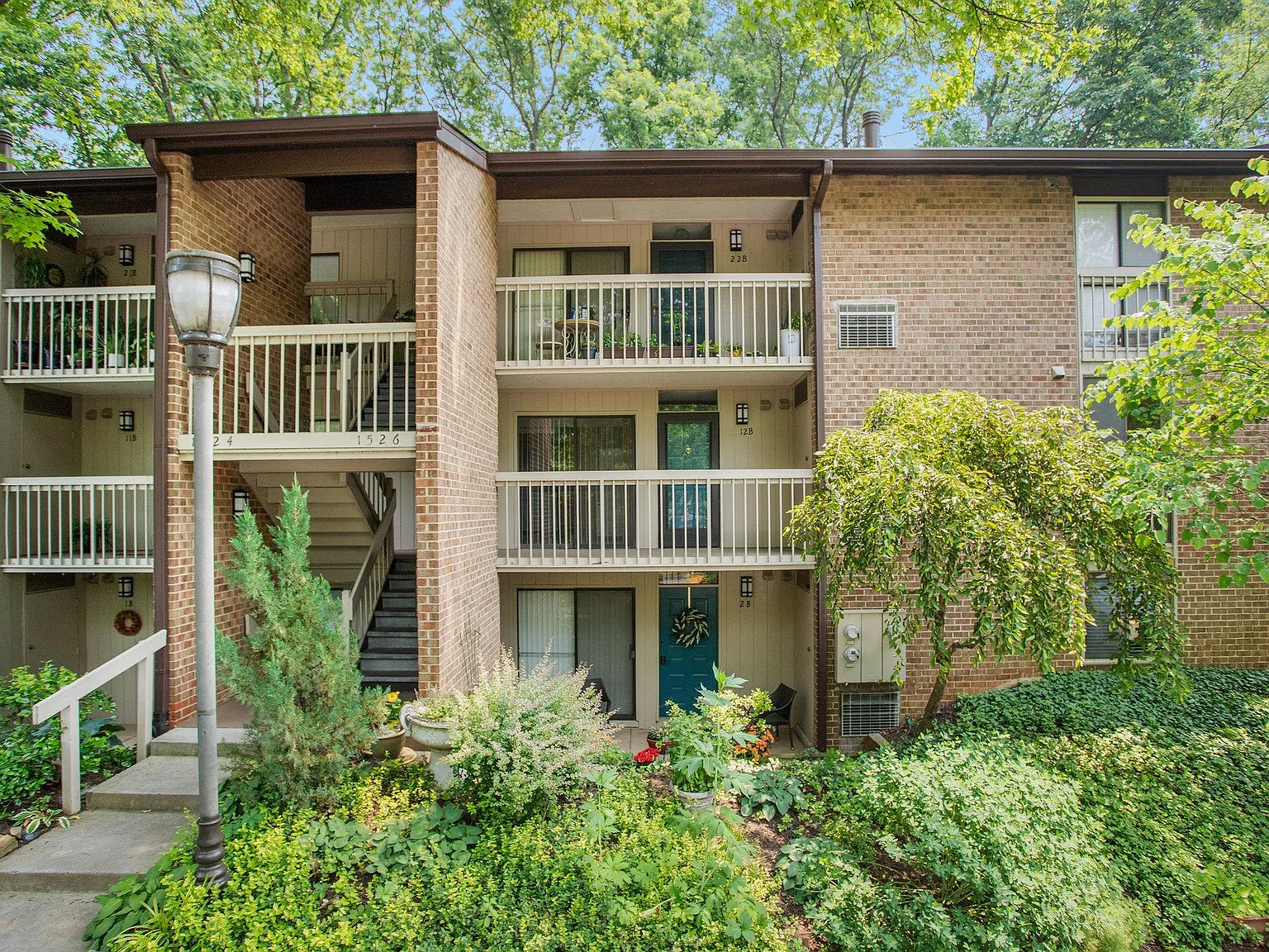 2 bed, 1.5 bath, 1014 sqft, $2,650 — Photo 3