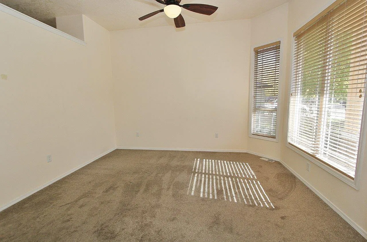 4 bed, 2.5 bath, 1677 sqft, $3,075 — Photo 2