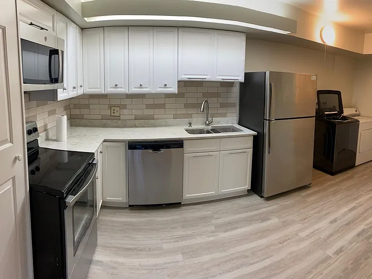 10 Stonehenge Cir #11 — Photo 5