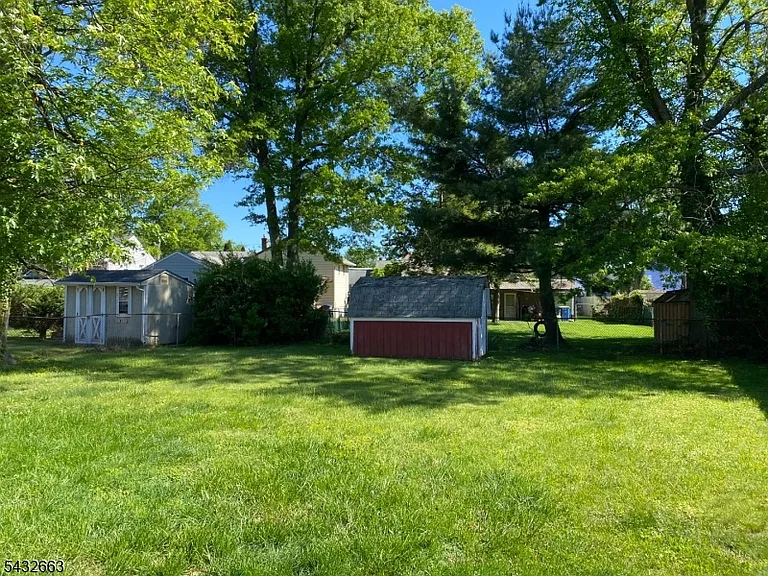 721 Lawrence Rd — Photo 17