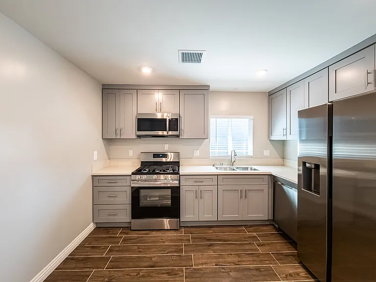 5258 Denny Ave — Photo 9