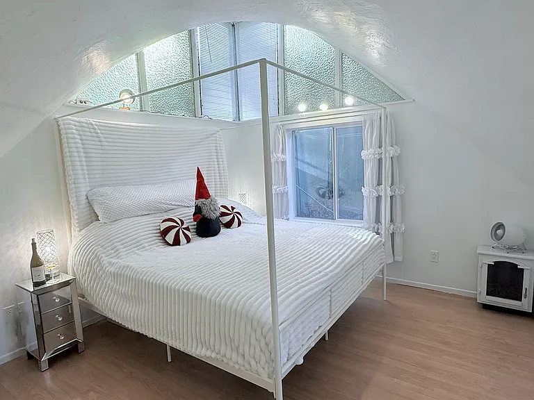 2140 Hollymont Dr — Photo 29