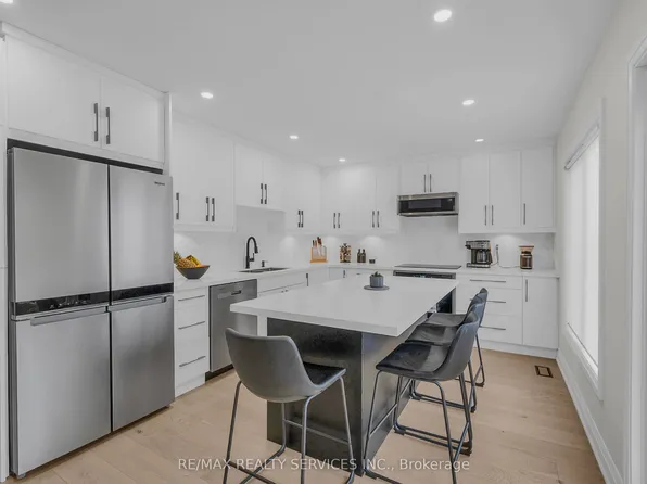 128 Seaside Cir, Brampton, ON L6R 2G9