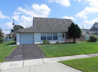 16 Trail Rd, Levittown, PA 19056
