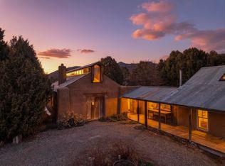 26 La Canada Rd, El Prado, NM 87529