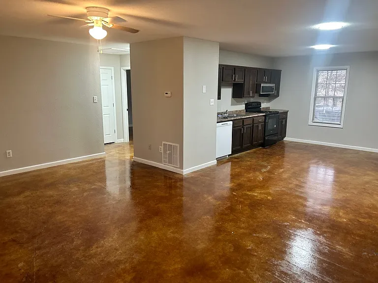 403 405th Highway 63 N — Photo 1