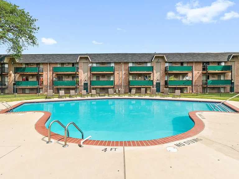 Park Forest Apartments — Photo 18
