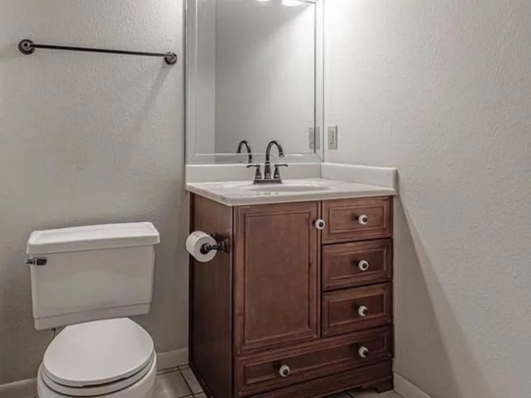 1703 La Casa Dr — Photo 10
