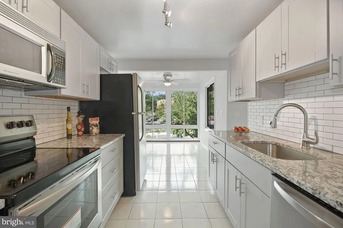 18040 Chalet Dr — Photo 1