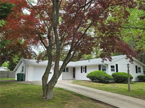 120 Aspinet Dr, Warwick, RI 02888