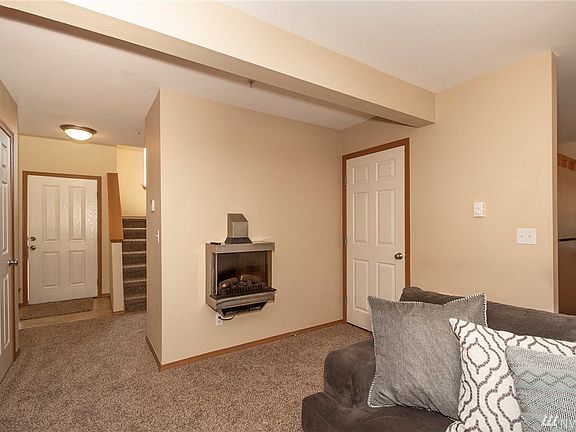 4th image of 10511 140th St Ct E Unit 31