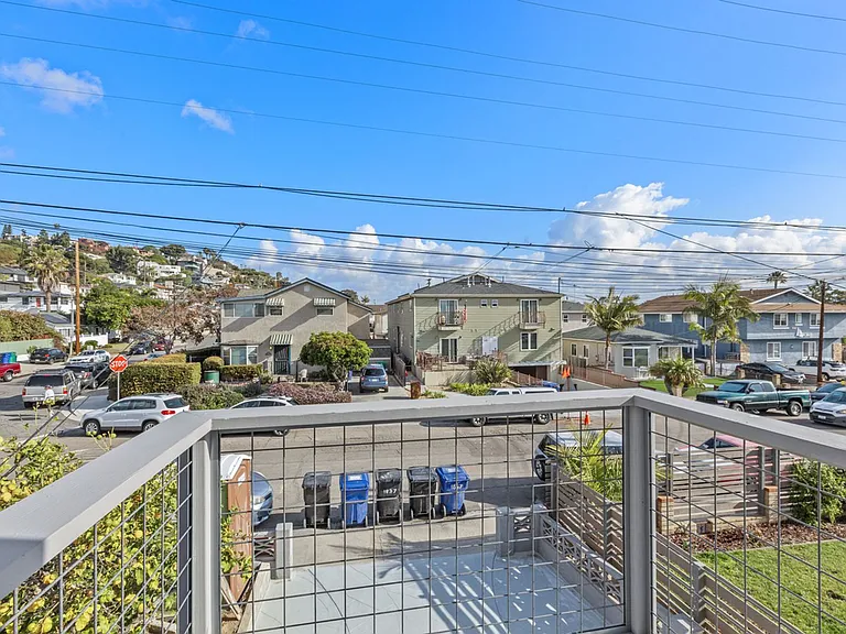 3043 Oliphant St — Photo 17