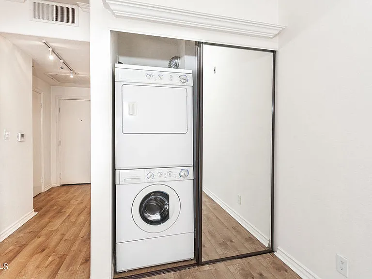 300 N El Molino Ave #210 — Photo 5
