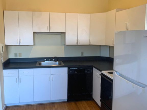 3rd image of 1304 Floyd Ave APT 3