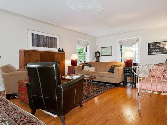 3rd image of 7401 Byron Pl
