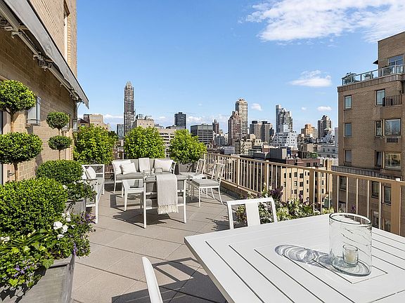 2nd image of 880 5th Ave APT 18G
