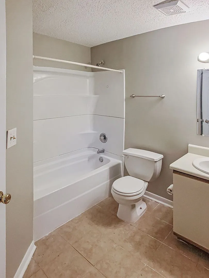 Charming 2BR/2BA Townhouse-Style Condo Near MidCity — Photo 3