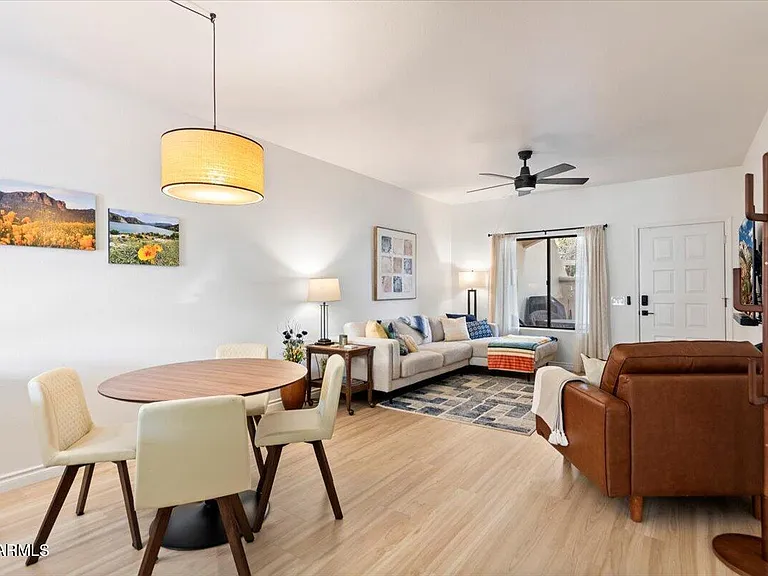 1017 E Maryland Ave #116 — Photo 7