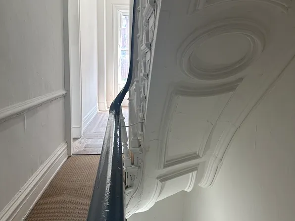 231 East 60th Street 1 image 8 of 9