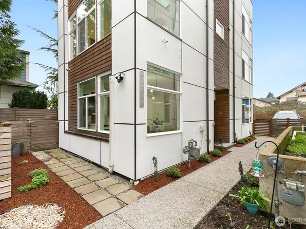 9244 17th Avenue SW, Seattle, WA 98106