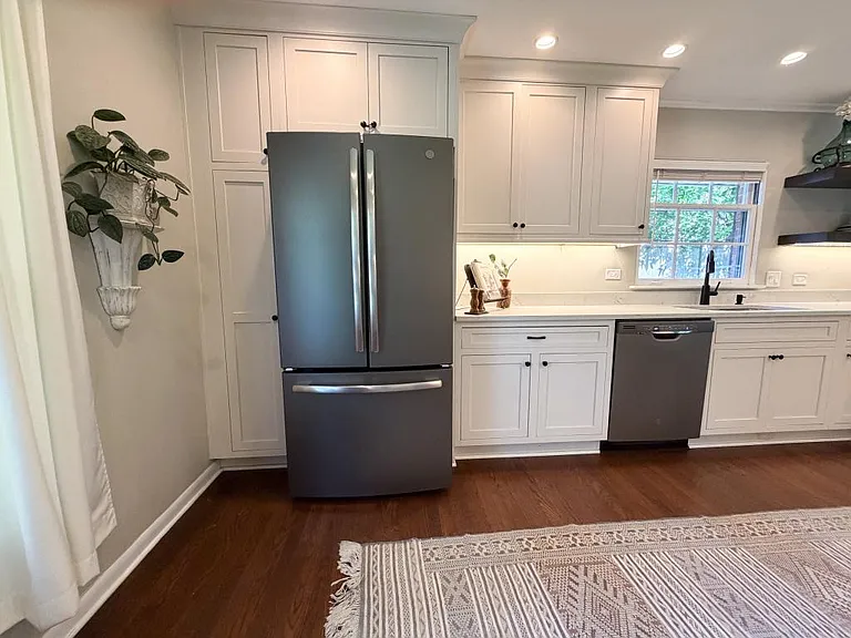 337 E Blodgett Ave — Photo 8