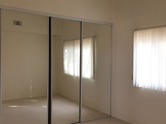 5th image of 950 Edgecliffe Dr APT 16