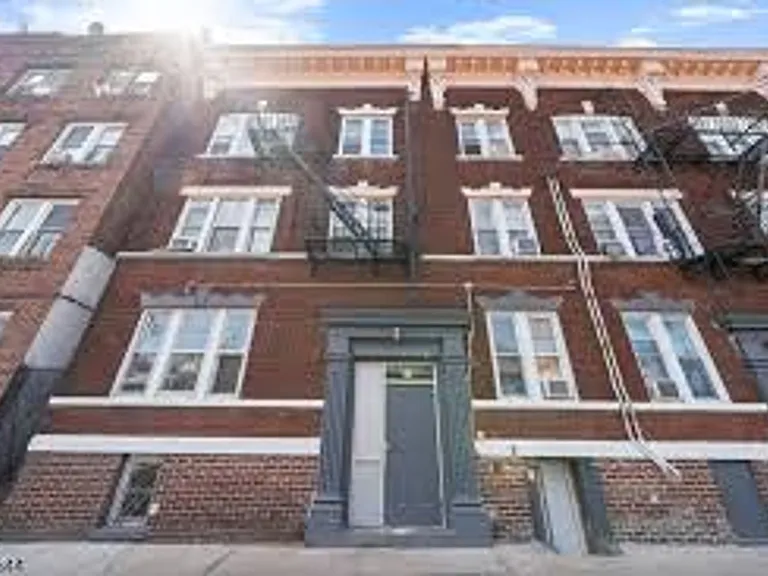 53-55 Henry St #57 — Photo 1