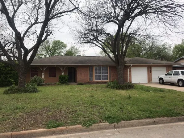 1138 Park Center St, Benbrook, TX 76126