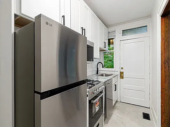 2 bed, 1000 sqft, $1,475 — Photo 3