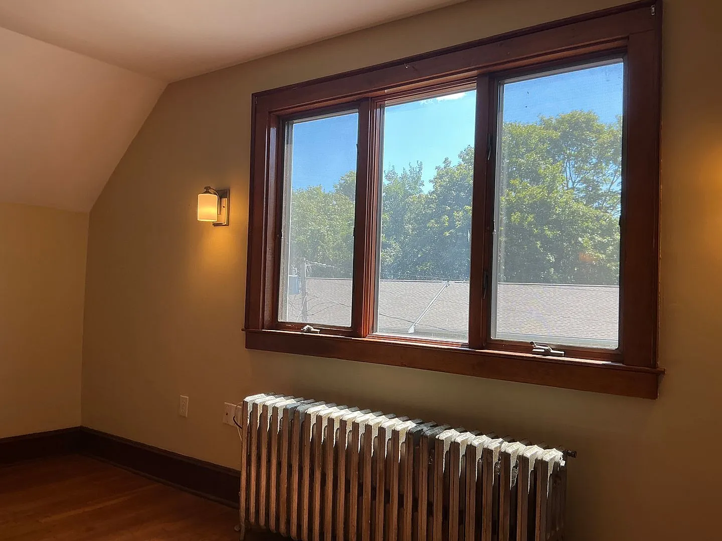 10 Erin Street — Photo 2