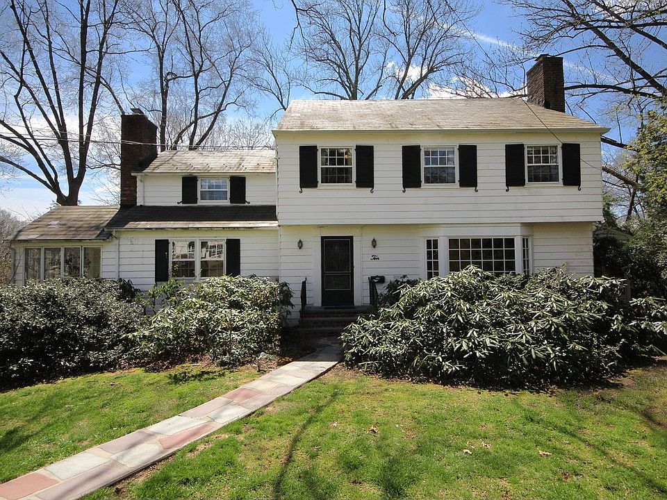 1st image of 10 Fox Hill Ln