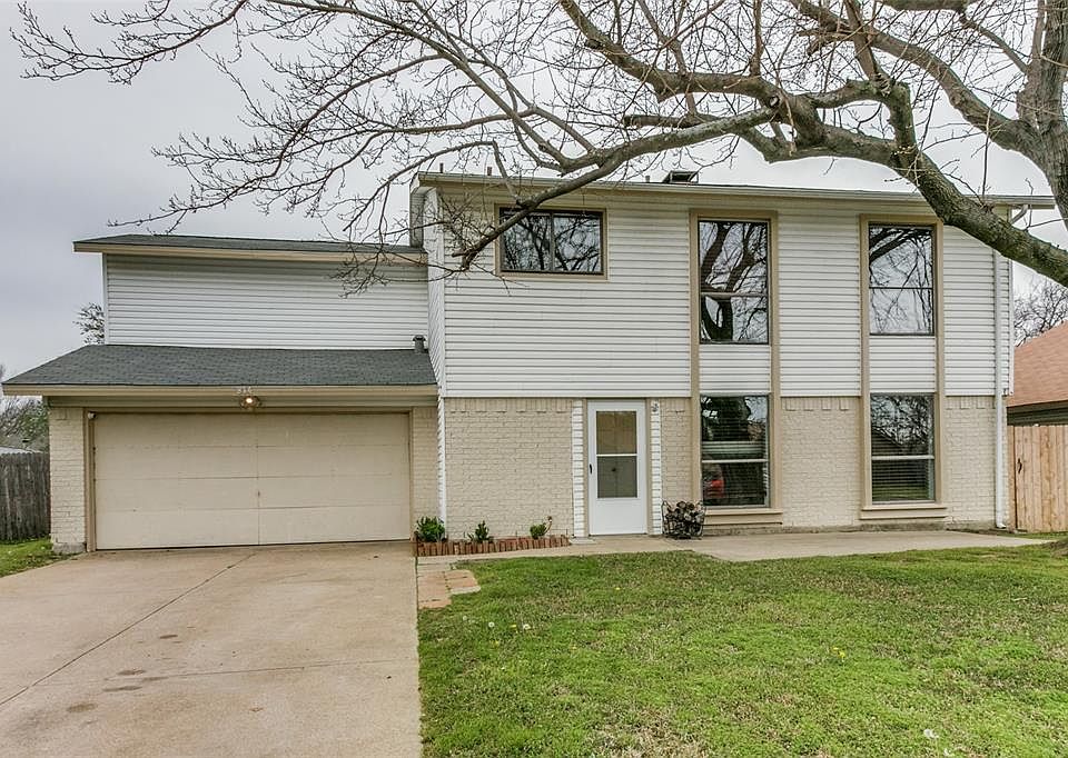 1st image of 814 Foxwood Pl