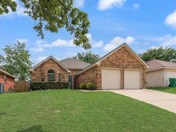 907 Sharp Dr, Cedar Hill, TX 75104