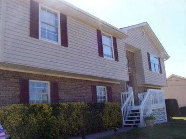 90 Oakview Dr, Rossville, GA 30741