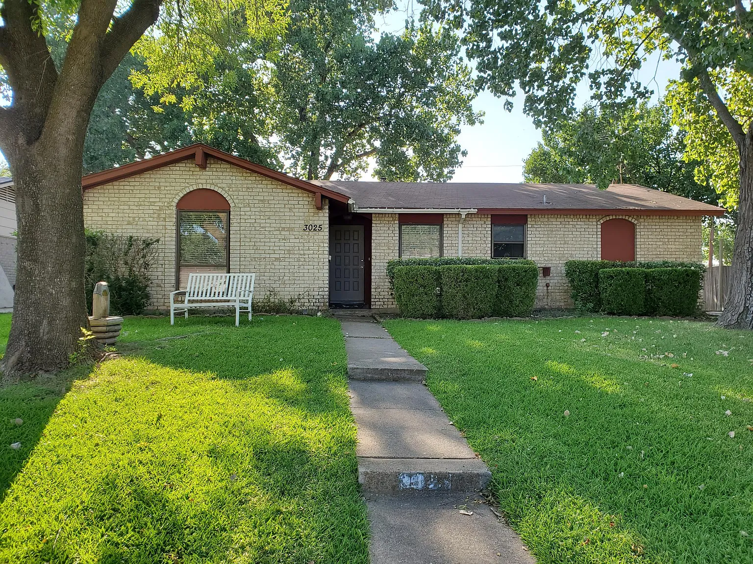 3025 Lambert Dr — Photo 1