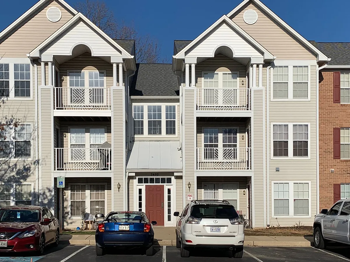 Building Photo - 2450 Apple Blossom Ln #301