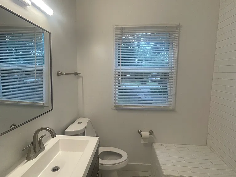2211 Gladstone St #1 — Photo 12